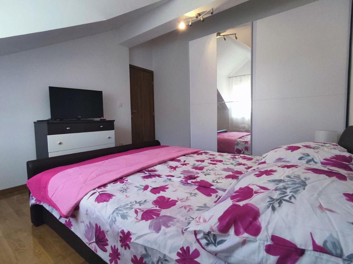 Sunny Attic Apartment With Balcony & Modern City Apartment With Outdoor Area, No Balcony โตรกีร์ ภายนอก รูปภาพ