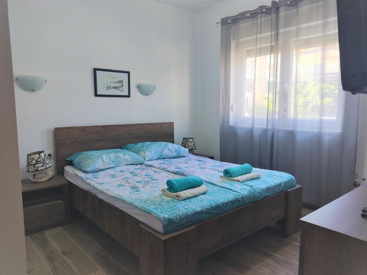 Sunny Attic Apartment With Balcony & Modern City Apartment With Outdoor Area, No Balcony โตรกีร์ ภายนอก รูปภาพ