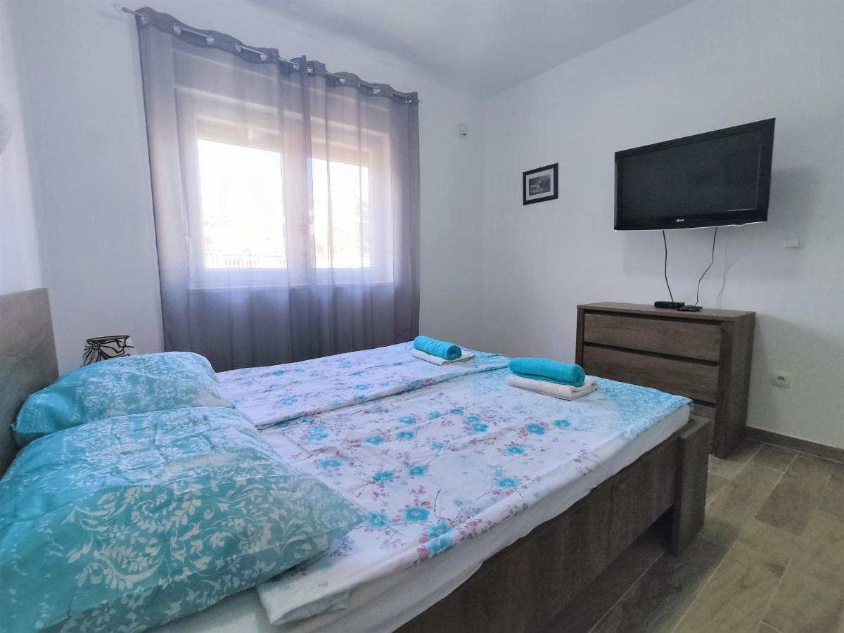 Sunny Attic Apartment With Balcony & Modern City Apartment With Outdoor Area, No Balcony โตรกีร์ ภายนอก รูปภาพ