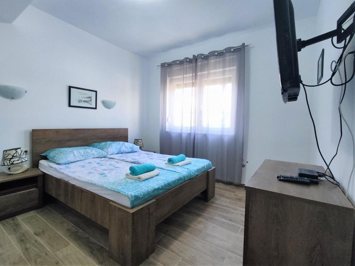Sunny Attic Apartment With Balcony & Modern City Apartment With Outdoor Area, No Balcony โตรกีร์ ภายนอก รูปภาพ