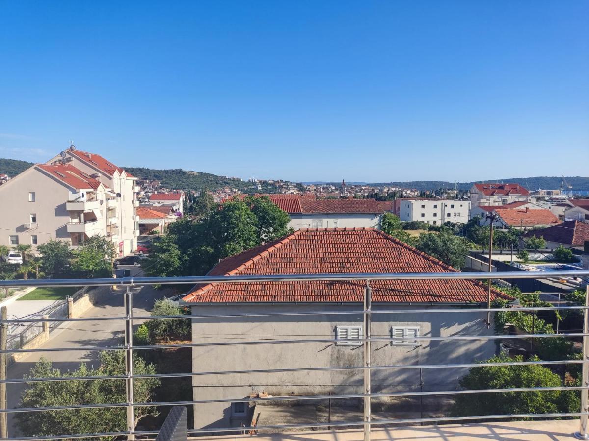 Sunny Attic Apartment With Balcony & Modern City Apartment With Outdoor Area, No Balcony โตรกีร์ ภายนอก รูปภาพ
