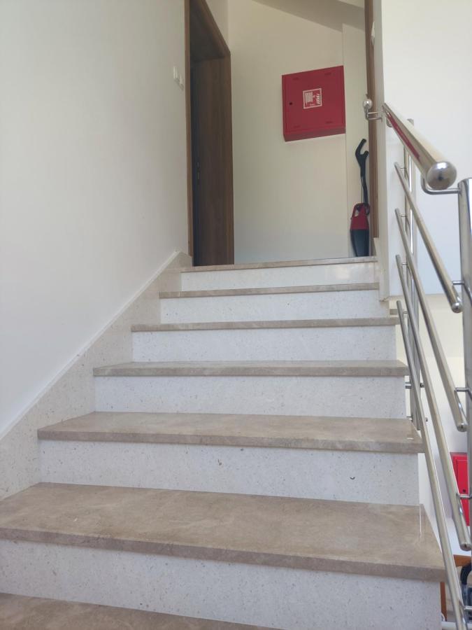 Sunny Attic Apartment With Balcony & Modern City Apartment With Outdoor Area, No Balcony โตรกีร์ ภายนอก รูปภาพ