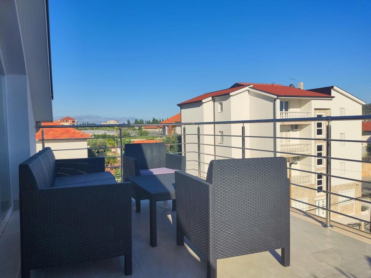 Sunny Attic Apartment With Balcony & Modern City Apartment With Outdoor Area, No Balcony โตรกีร์ ภายนอก รูปภาพ