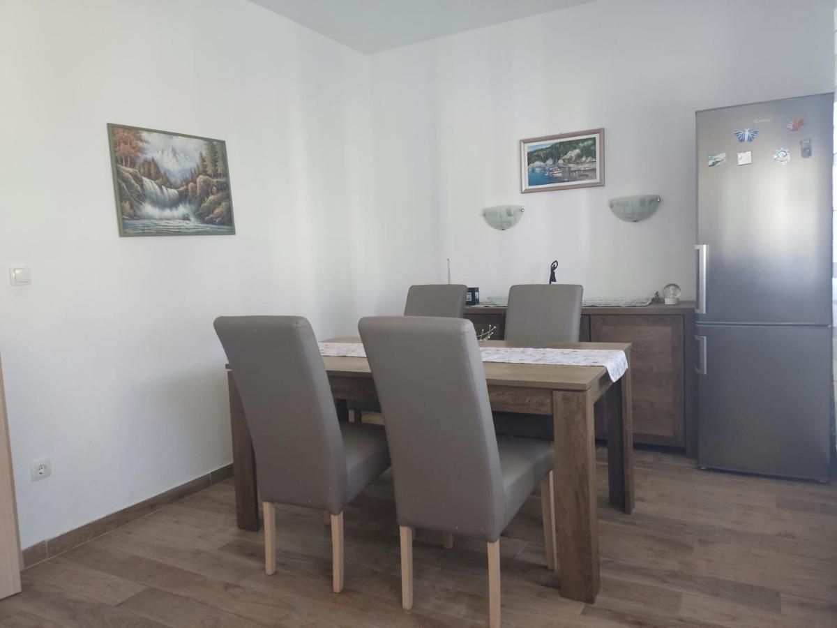 Sunny Attic Apartment With Balcony & Modern City Apartment With Outdoor Area, No Balcony โตรกีร์ ภายนอก รูปภาพ