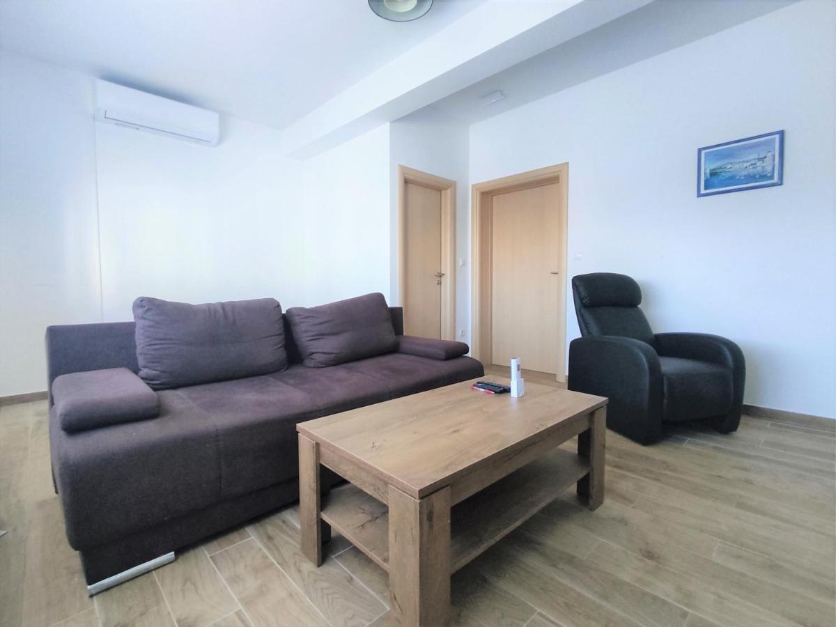 Sunny Attic Apartment With Balcony & Modern City Apartment With Outdoor Area, No Balcony โตรกีร์ ภายนอก รูปภาพ
