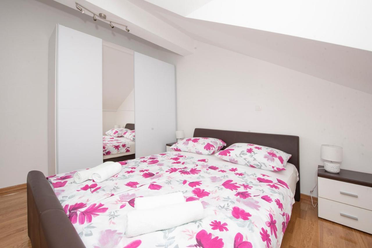 Sunny Attic Apartment With Balcony & Modern City Apartment With Outdoor Area, No Balcony โตรกีร์ ภายนอก รูปภาพ