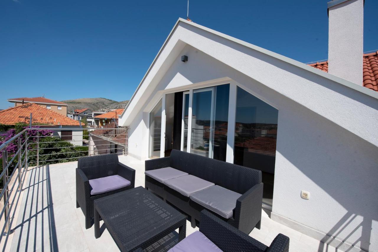 Sunny Attic Apartment With Balcony & Modern City Apartment With Outdoor Area, No Balcony โตรกีร์ ภายนอก รูปภาพ