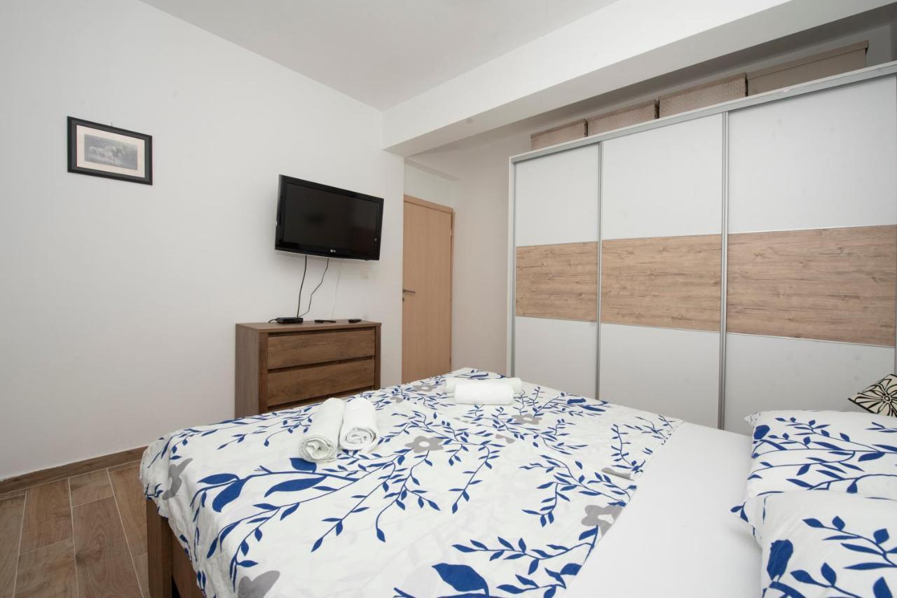 Sunny Attic Apartment With Balcony & Modern City Apartment With Outdoor Area, No Balcony โตรกีร์ ภายนอก รูปภาพ