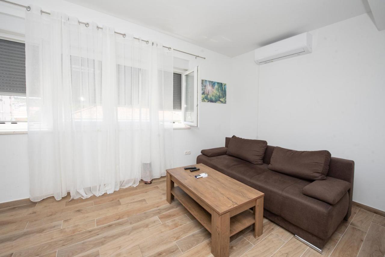 Sunny Attic Apartment With Balcony & Modern City Apartment With Outdoor Area, No Balcony โตรกีร์ ภายนอก รูปภาพ