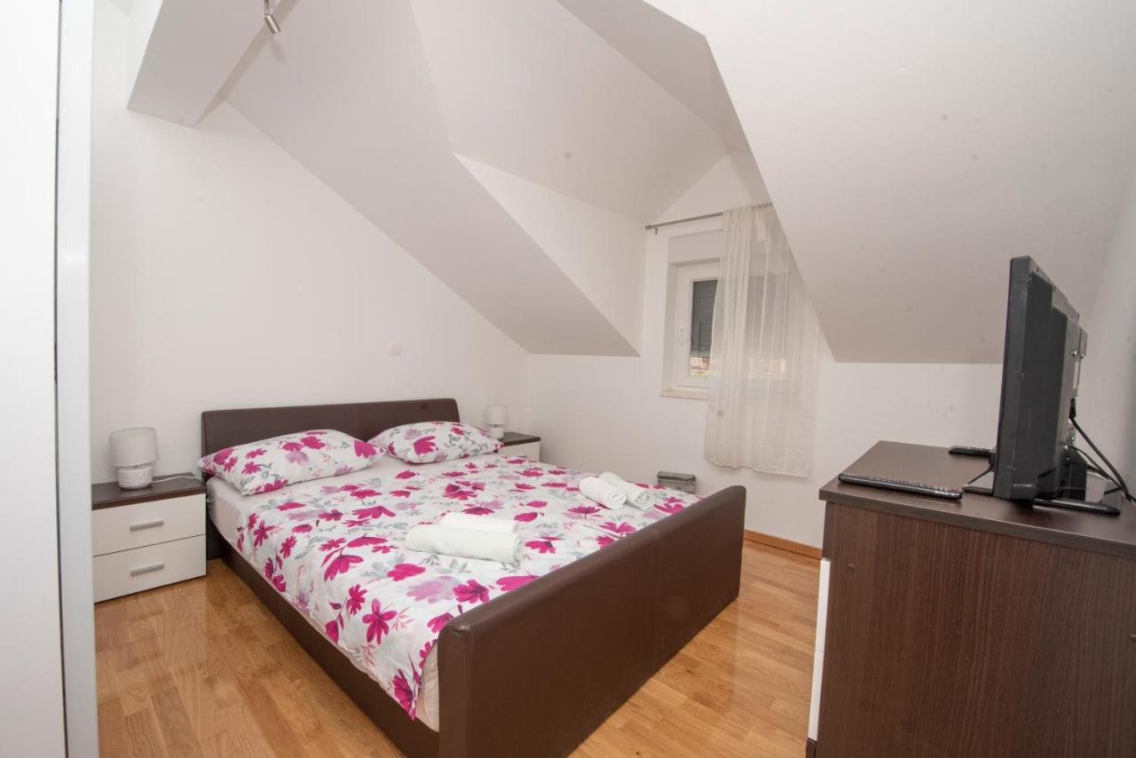 Sunny Attic Apartment With Balcony & Modern City Apartment With Outdoor Area, No Balcony โตรกีร์ ภายนอก รูปภาพ